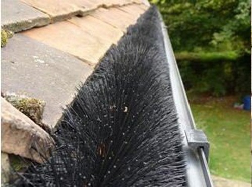 Hedgehog Gutter Brush Guard System 4 Metre x 100mm Black 